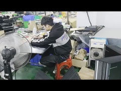 حجم مطوي 56.5 * 60.2 * 40 مم حقيبة شحن بالطاقة الشمسية محمولة مع لوحين